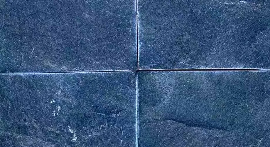 Black-cobble
